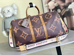A top-tier replica of the M47211, this new Keepall Bandoulière 45 travel bag features Monogram Giant coated canvas paired with Monogram Rever fabric.