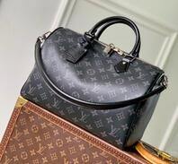 Top-quality original, genuine product. This Speedy Soft 30 handbag is from the LV Ski series, featuring a refreshed classic design in Monogram Eclipse canvas.