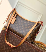 Premium Original M28101 This Carryall East West tote bag is crafted from modern Monogram canvas and features contrasting nameplate details, paying homage to the brand's classic trunk designs.